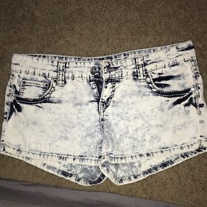 Day trip size 29 distress wash jean shorts